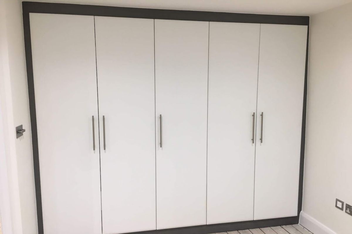 How to Choose the Best Hinged Wardrobe?